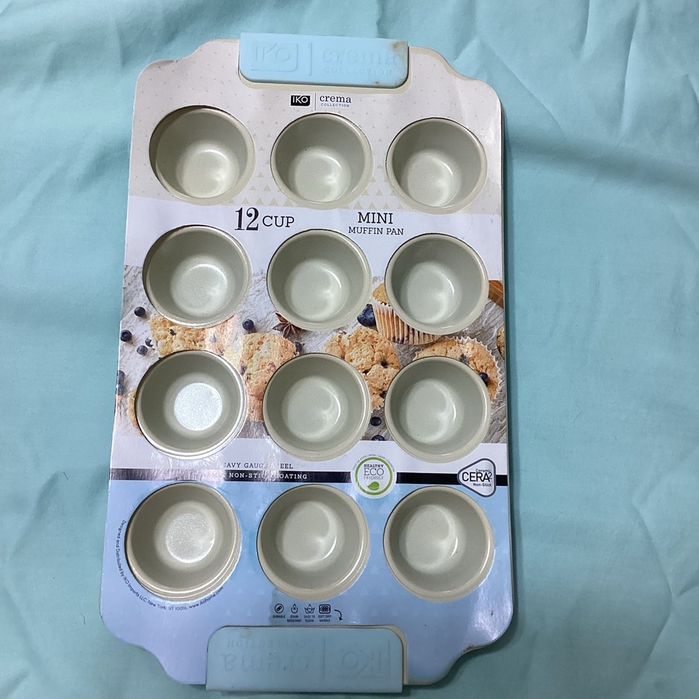 IKO Crema 12 Cup Ceramic Non Stick Muffin Pan